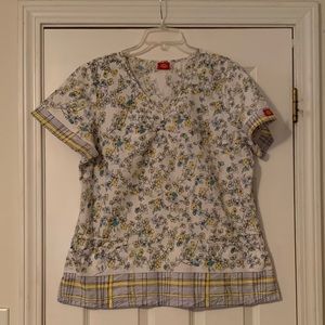 Women’s size L Dickies scrub top